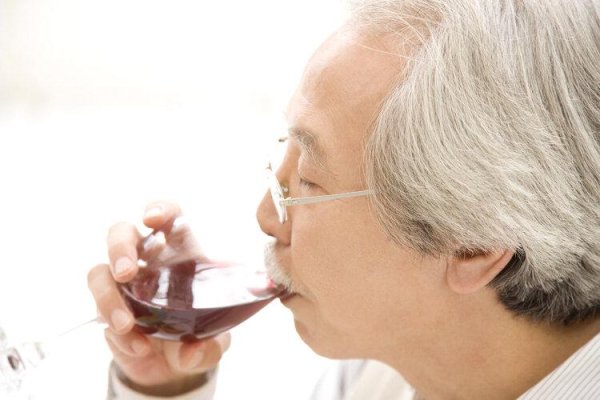 人人配 医生再次劝告：若你有这4种病，不管酒瘾多大，也千万别再喝了